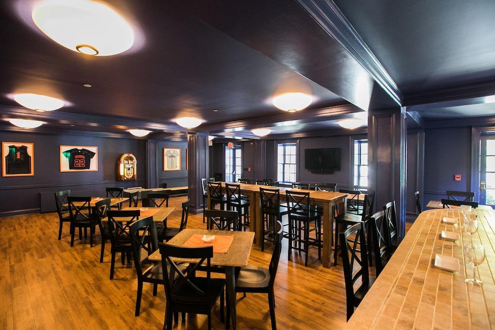 University Of Virginia Inn At Darden Шарлотсвил Екстериор снимка